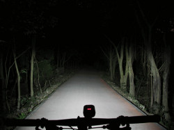 Far bicicleta RAVEMEN PR1200