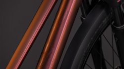 BICICLETA CUBE KATHMANDU PRO TRAPEZE SUNGLOW PRIZM - Img 11