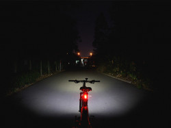 Far bicicleta RAVEMEN PR2400