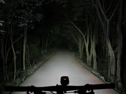 Far bicicleta RAVEMEN PR900