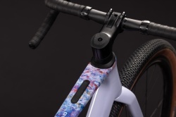 BICICLETA CUBE NUROAD C:62 EX ARTLINE 2027 L - Img 2