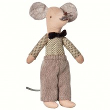 Soriceii mamaie si tataie din familia Maileg cu nepoteii lor gemeni in cutii de chibrituri