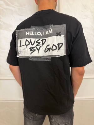 Мъжка тениска в черно LOVE BY GOD с щампа и надписи