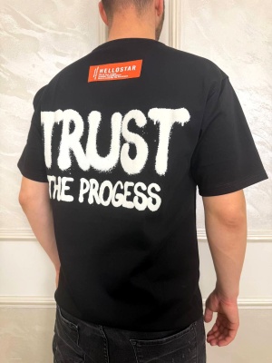 Мъжка тениска Trust в черно с надписи