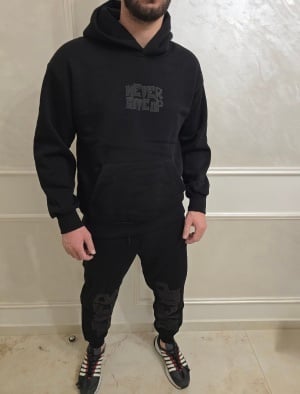 Мъжки спортен екип в черно с надписи