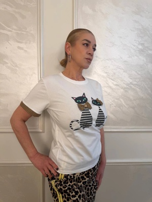 Дамска тениска Kittens с щампа на котенца и кант около ръкавчето в бяло