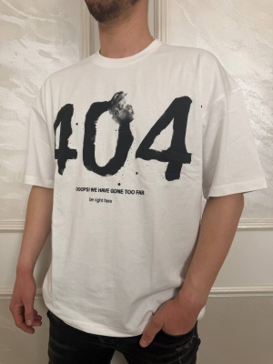 Мъжка тениска в бяло с надписи 404