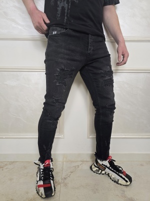 Мъжки skinny fit дънки в черно с накъсан и избелен ефект