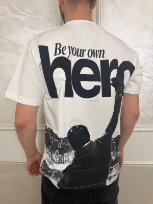 Мъжка тениска в бяло Hero с щампа на гърба и надписи