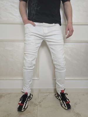 Мъжки skinny fit дънки в бяло с накъсан ефект