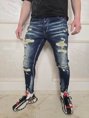 Мъжки skinny fit дънки в тъмносиньо с накъсан и избелен ефект