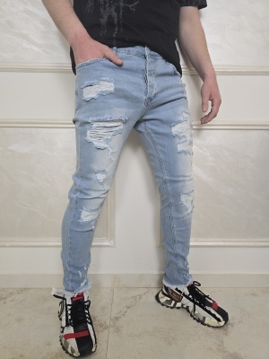Мъжки skinny fit дънки в светлосиньо с накъсан и избелен ефект