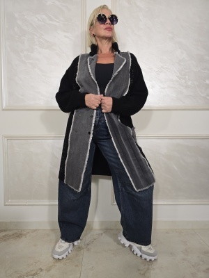 Дамска плетена жилетка в сиво и черно с накъсан деним и надписи DY52