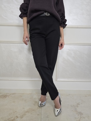 Дамски елегантен панталон slim fit в черно с колан в талията
