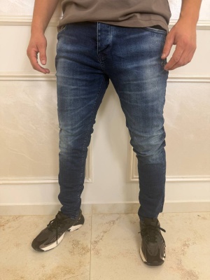 Мъжки дънки в синьо Slim Fit с протрит и избелен ефект