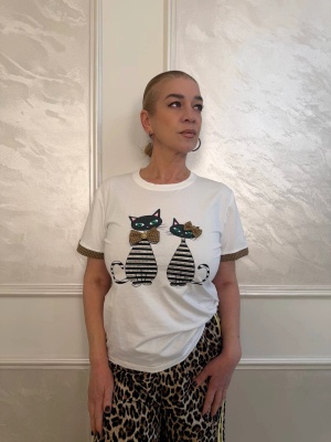 Дамска тениска Kittens с щампа на котенца и кант около ръкавчето в бяло