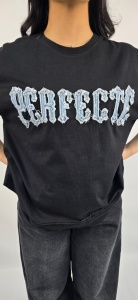 Дамска черна тениска с надпис "PERFECTE" - Img 5