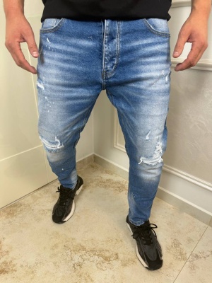 Мъжки сини дънки boyfriend fit с накъсан ефект и пръски