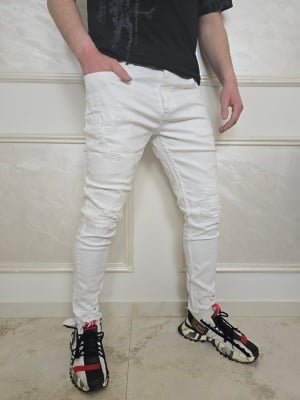 Мъжки skinny fit дънки в бяло с накъсан ефект