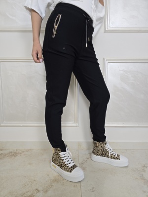 Дамски спорно-елегантен панталон slim fit в черно