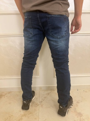 Мъжки дънки в синьо Slim Fit с протрит и избелен ефект