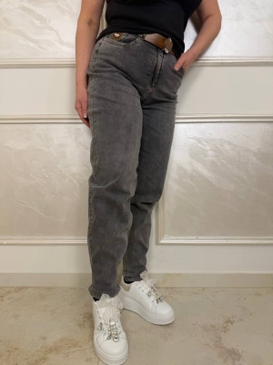 Дамски дънки тип mom fit от летен плат в сиво с колан