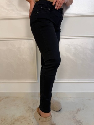 Дамски панталон тип дънки Slim Fit в черно отстрани