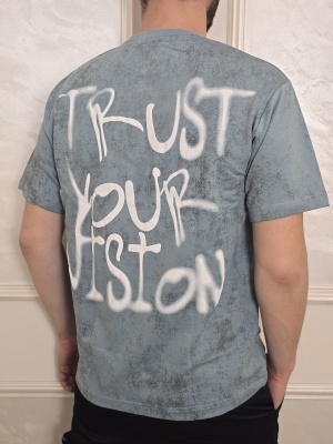 Мъжка тениска в светлосиньо Trust Your Vision