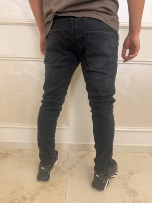 Мъжки дънки в черно Slim Fit с пръски и надран ефект