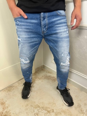 Мъжки сини дънки boyfriend fit с накъсан ефект и пръски
