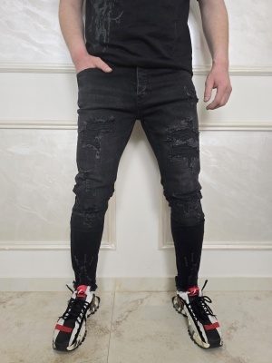Мъжки skinny fit дънки в черно с накъсан и избелен ефект