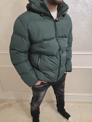 Мъжко зимно яке в тъмно зелено