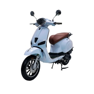 Scuter pe benzină Revolt PS4, 50 CC, 2.99 CP, transmisie CVT, consum 2.2 L/100 km, viteză maximă 45 km pe oră, albastru
