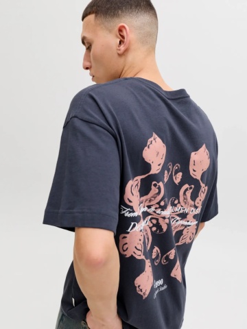 Jack & Jones Tricou barbati, din bumbac, imprimeu pe spate, Loose fit, JORMONTAUK, Gri inchis - Img 3