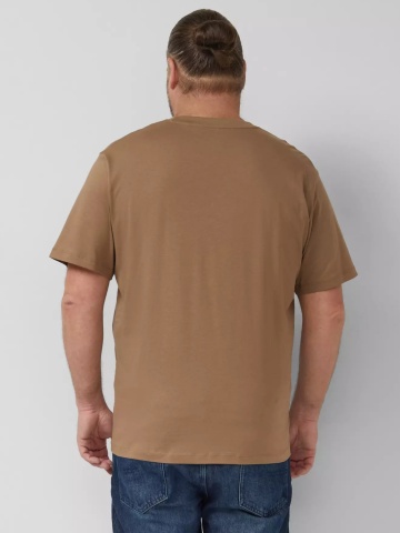 s.Oliver Big Sizes Tricou barbati big sizes, cu decolteu la baza gatului si imprimeu cu text, Maro - Img 2