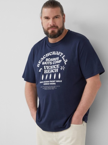 s.Oliver Big Sizes Tricou barbati big sizes din bumbac cu imprimeu text, Bleumarin inchis