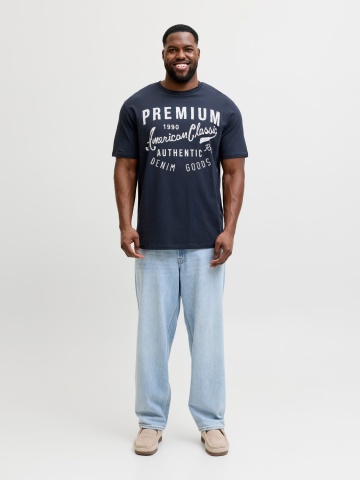 Jack & Jones Plus Tricou barbati big sizes, cu decolteu la baza gatului si imprimeu cu text, Bleumarin inchis - Img 6