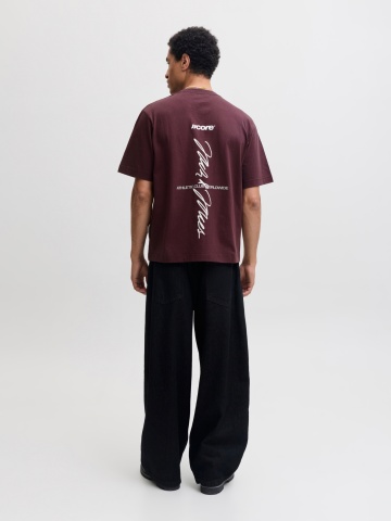 Jack & Jones Tricou barbati, cu decolteu la baza gatului, din bumbac, Relaxed Fit, JCOCLUB BACK SCRIPT, Bordeaux - Img 6