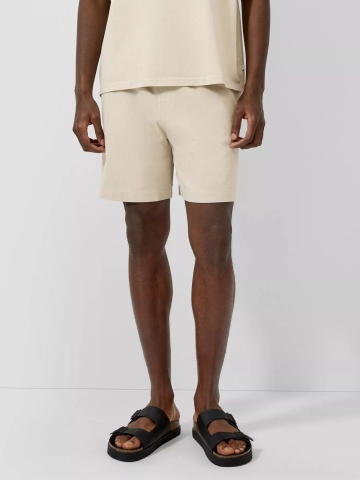 Q/S by s.Oliver Pantaloni scurti de trening barbati, din jerseu gros, cu talie medie, Regular fit, Crem