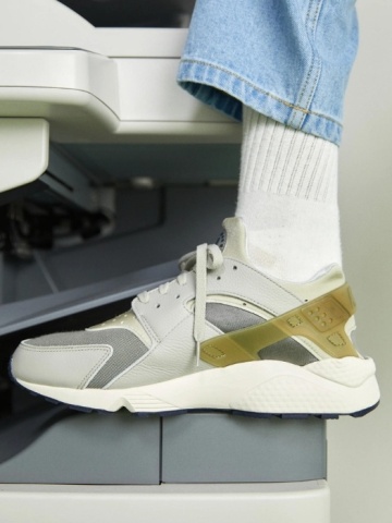 Sneakers barbati AIR HUARACHE cu insertii din material textil, Gri inchis - Img 4