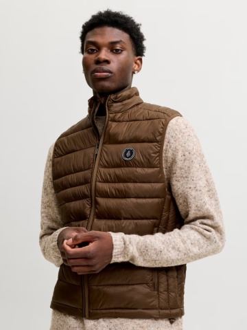 Jack & Jones Vesta barbati fara gluga cu guler inalt, Regular fit, JJEKINGSLEY, Maro - Img 3