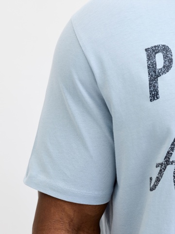 Jack & Jones Plus Tricou barbati big sizes, cu decolteu la baza gatului si imprimeu cu text, Albastru deschis - Img 4