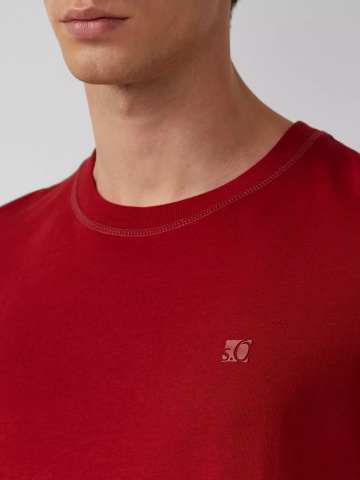 s.Oliver Tricou din jerseu gros, barbati, cu guler rotund si logo, Rosu inchis - Img 4