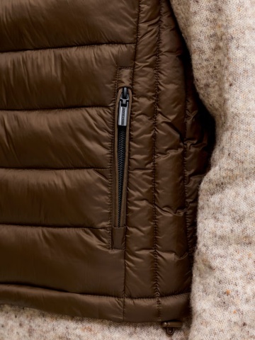 Jack & Jones Vesta barbati fara gluga cu guler inalt, Regular fit, JJEKINGSLEY, Maro - Img 5