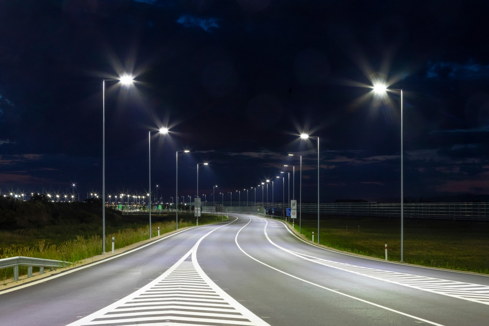 Iluminatul stradal LED – o soluție eficientă energetic pentru orașe și comune