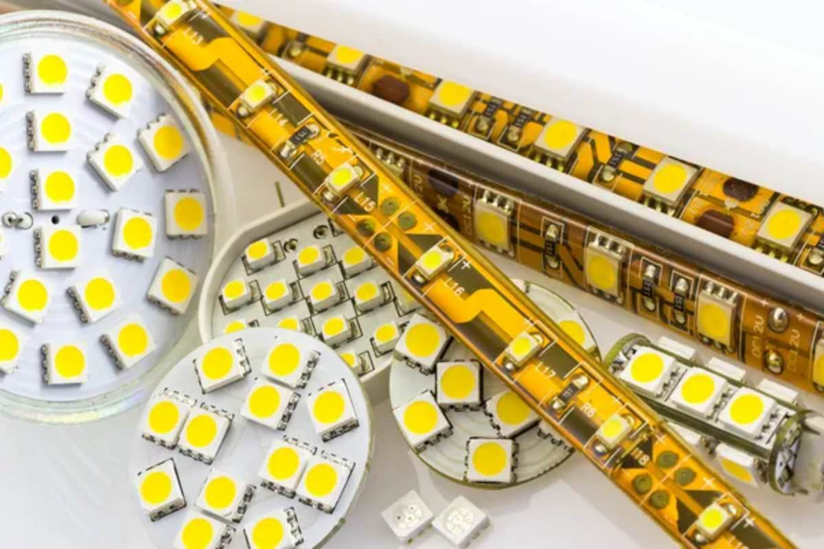 Cu ce se lipeste banda LED - kituri si accesorii necesare pentru instalarea si cresterea capacitatilor de functionare a  benzilor LED_Benzi LED, accesorii