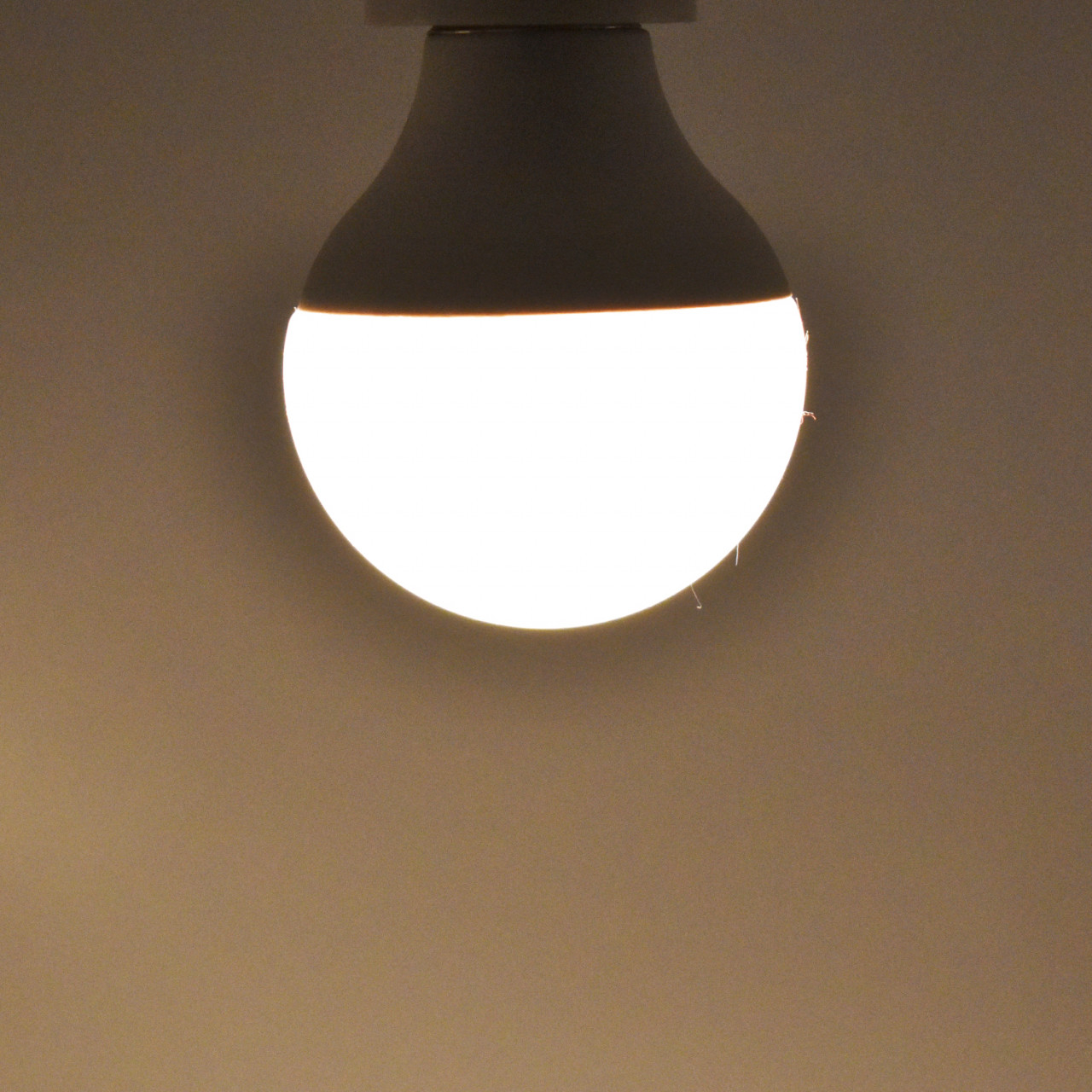 Set 6 becuri LED 4.5W(40W) V-TAC, E14, P45, 470 lm, lumina calda (3000 K), clasa energetica F
