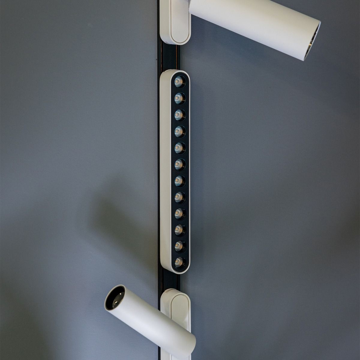 Spot LED pentru sina magnetica slim, liniar, 12W, lumina neutra(4000 K), alb, 1340 lm, Klausen