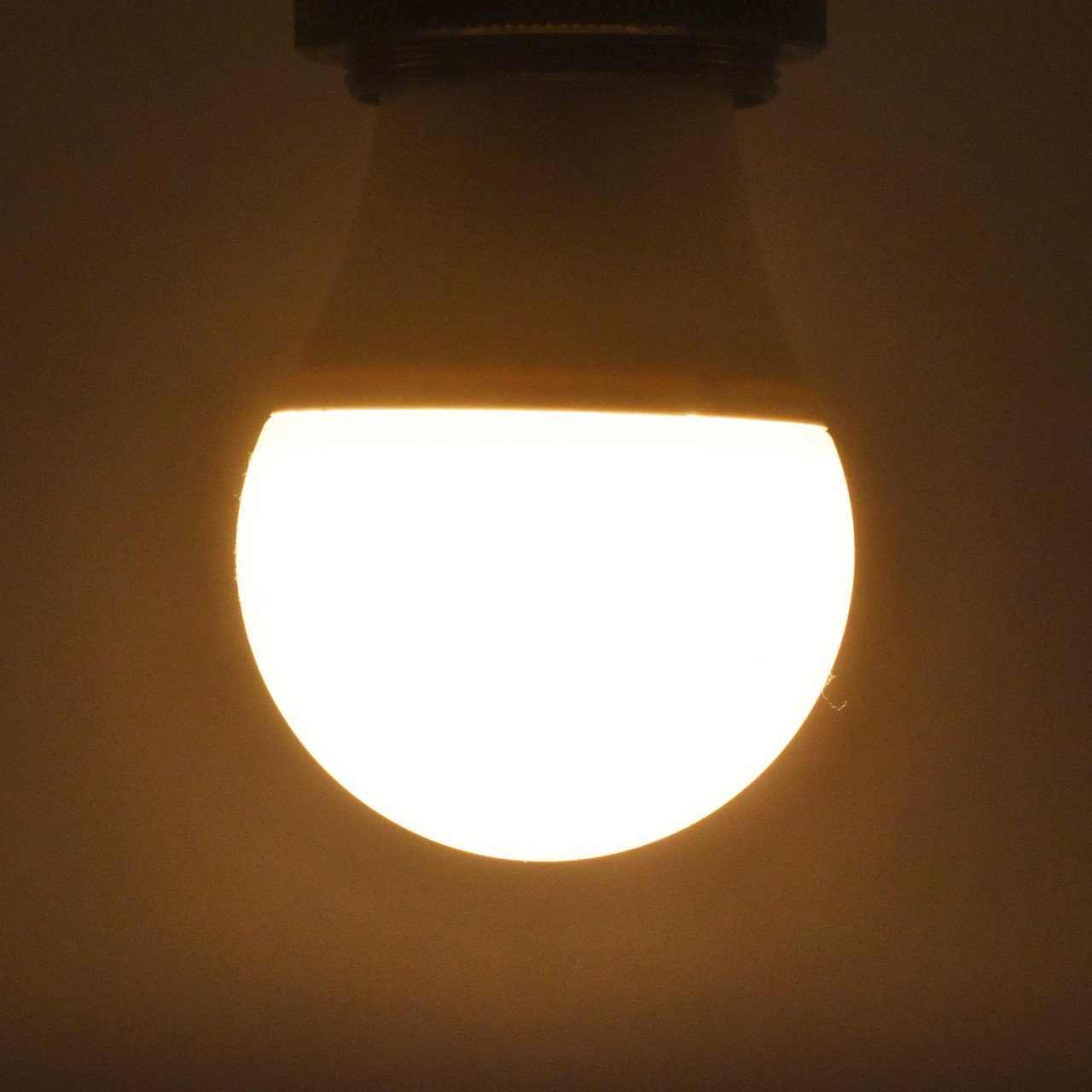 Bec LED cip Samsung 9W(60W) V-TAC, E27, 806 lm, lumina calda (3000K), clasa energetica F