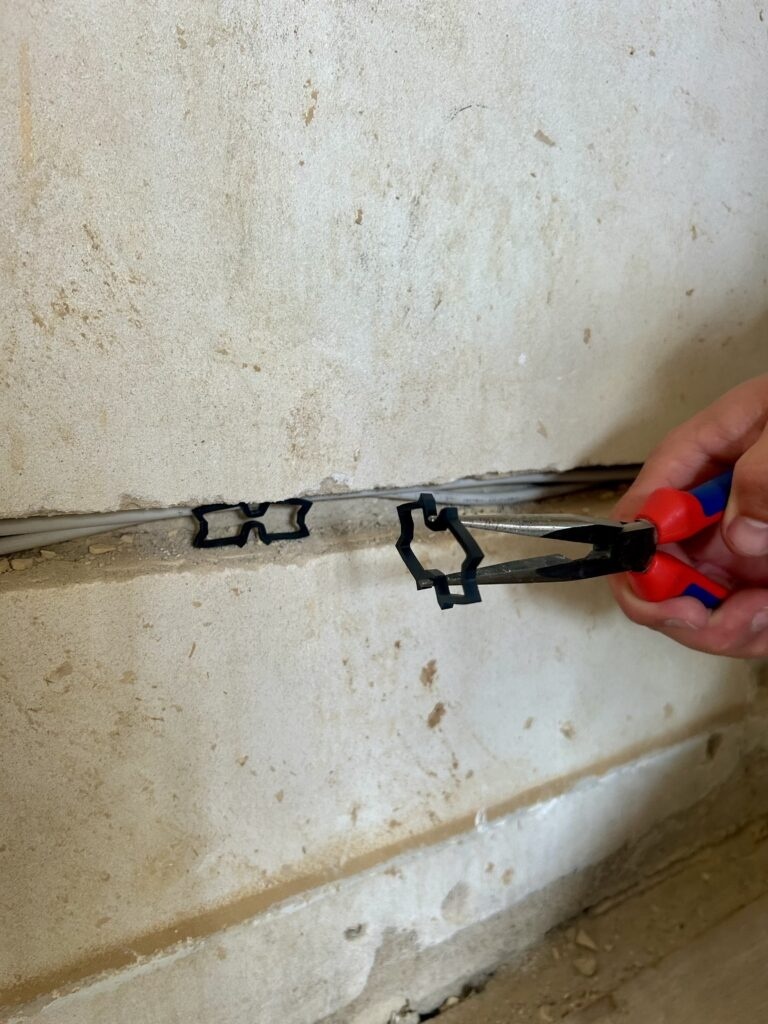 Clips fixare cabluri si tevi DuoClips 22-50 mm, universal, reutilizabil, set 100 buc - imagine 3